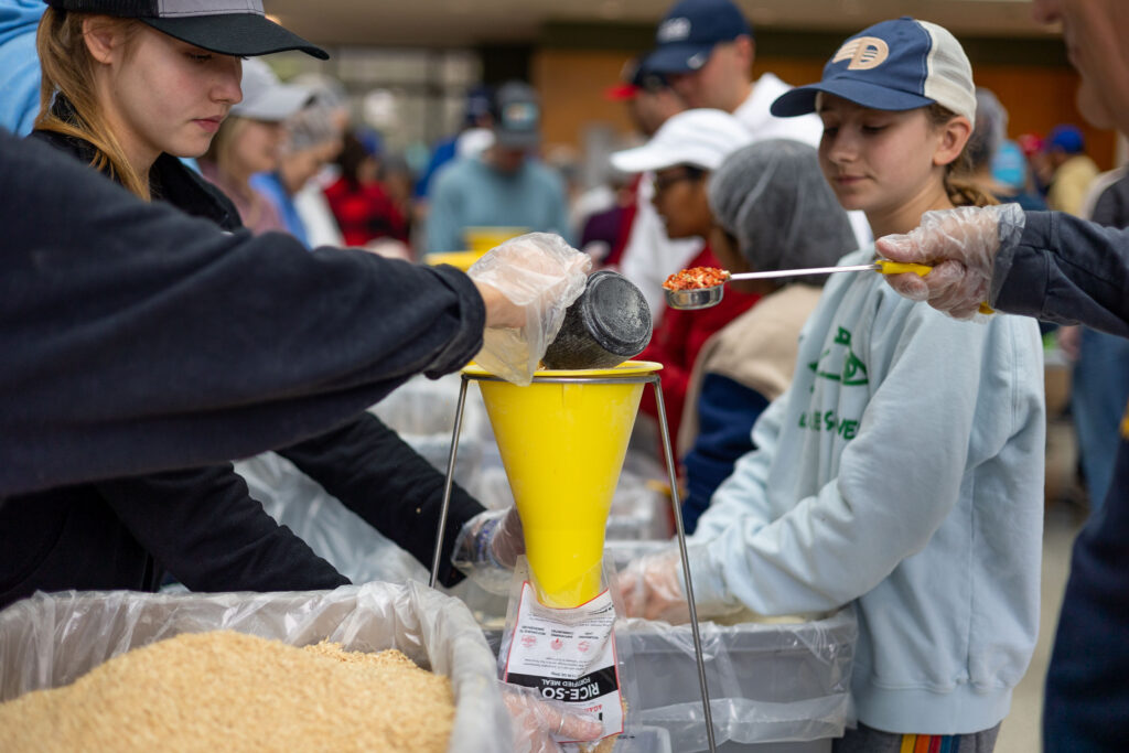 rise against hunger girl volunteer